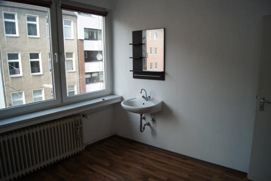 Studentenzimmer mit eigenem Waschbecken